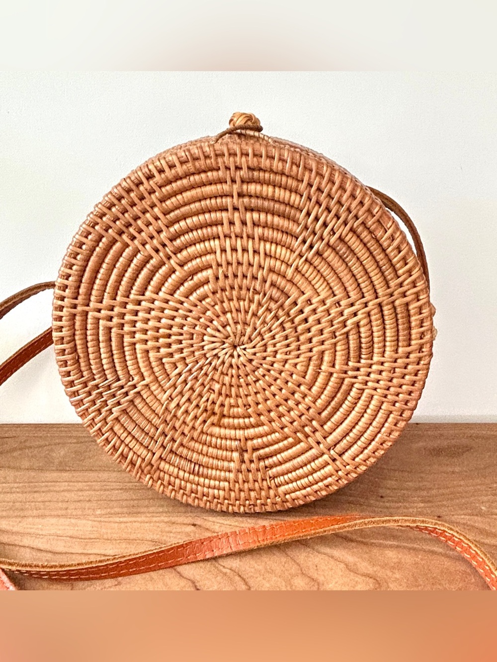 Woven Rattan Wicker Round Crossbody Style Purse Handbag Lunch Bag Leather Strap
